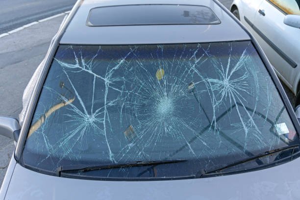 Windshield Replacement in La Mirada CA - Same Day Service Available